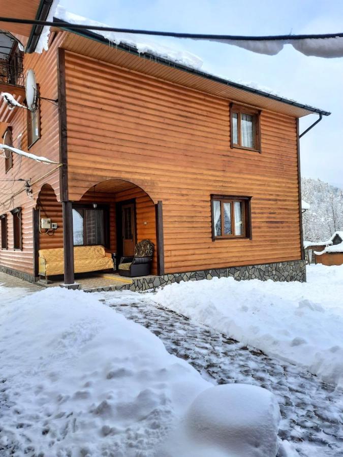 Cottage "Kliverent" Jaremtsche Exterior foto