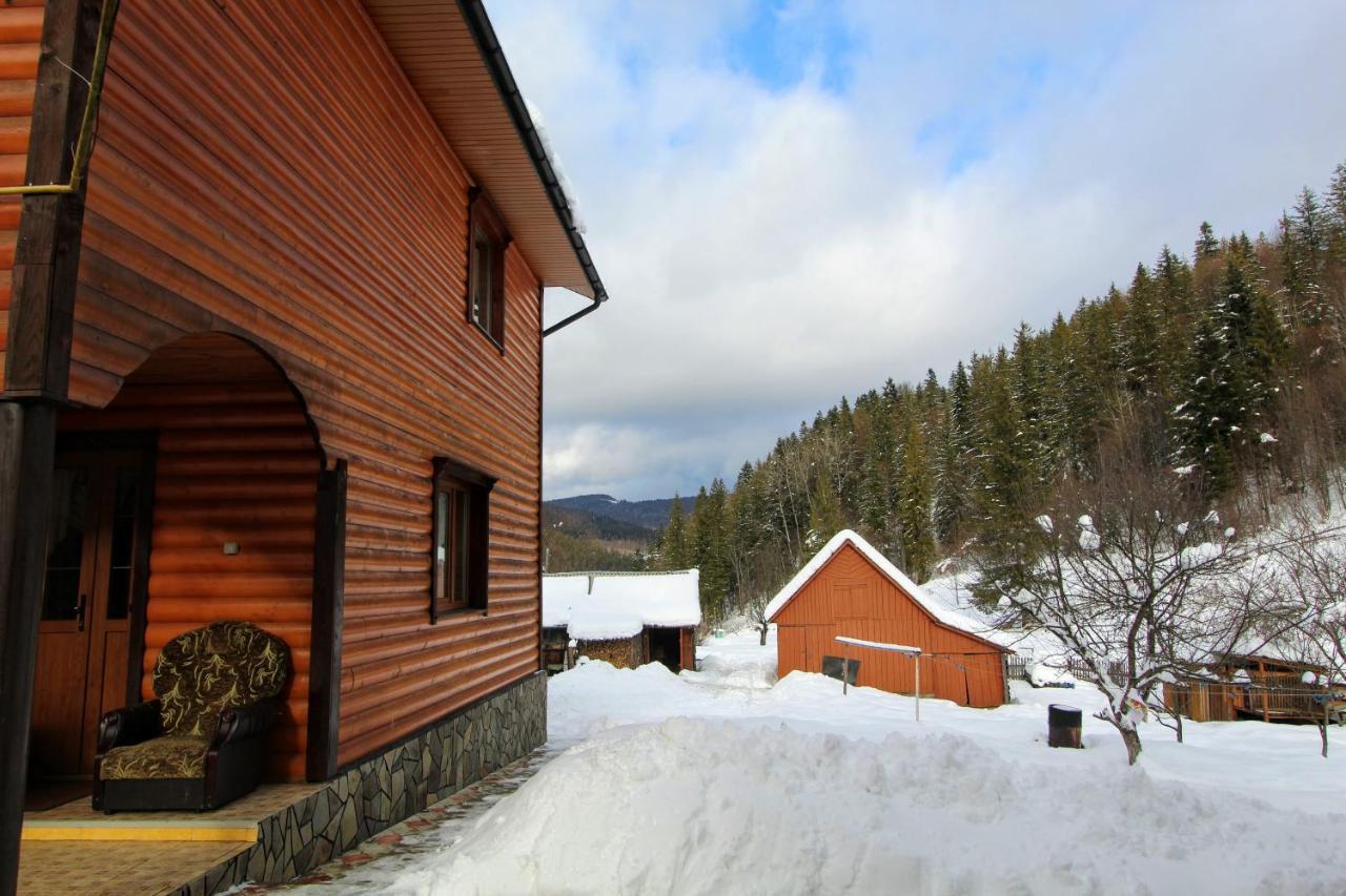 Cottage "Kliverent" Jaremtsche Exterior foto