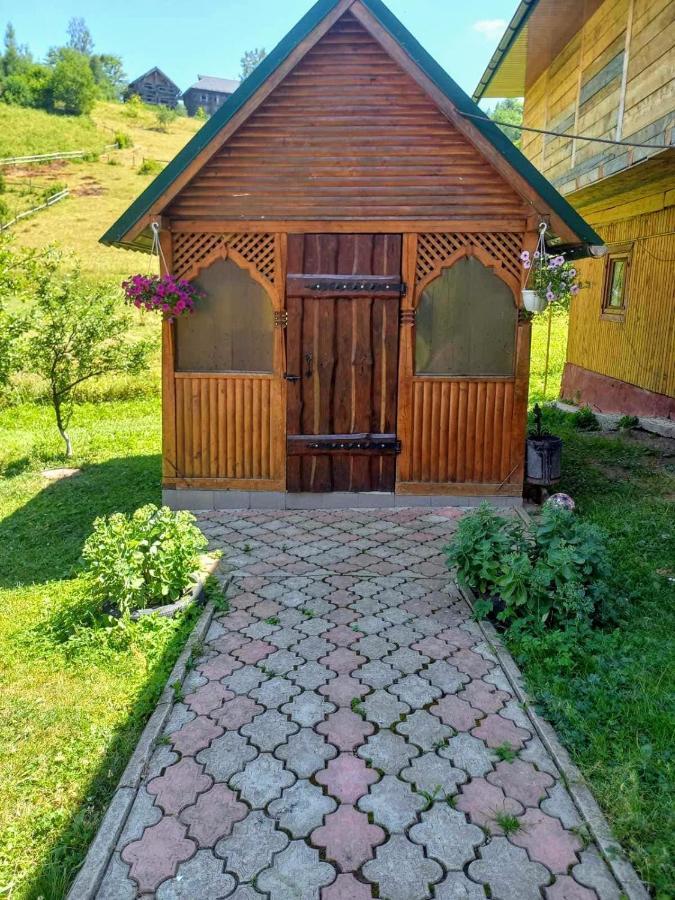 Cottage "Kliverent" Jaremtsche Exterior foto