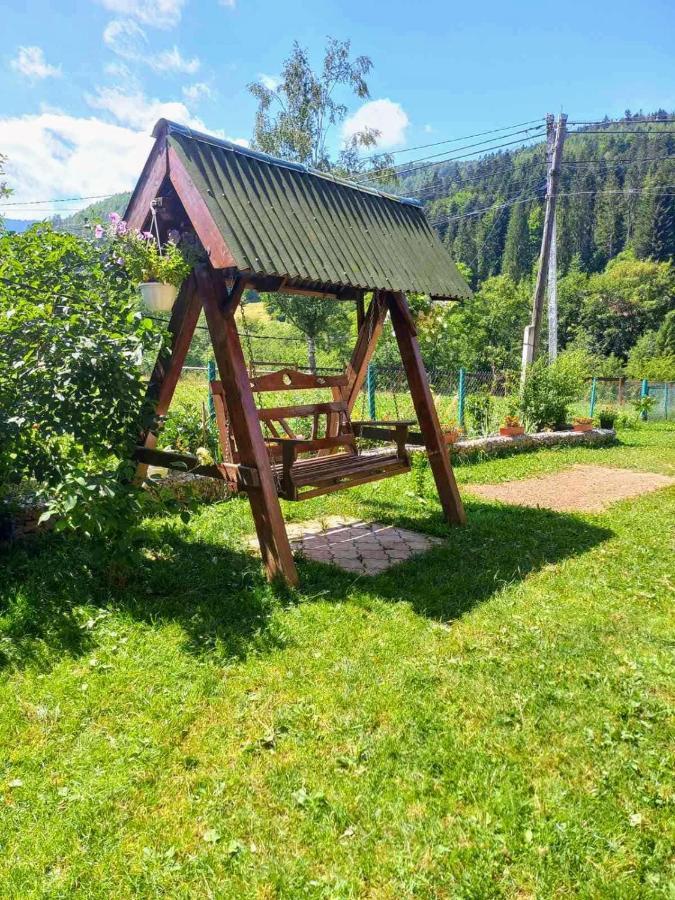 Cottage "Kliverent" Jaremtsche Exterior foto
