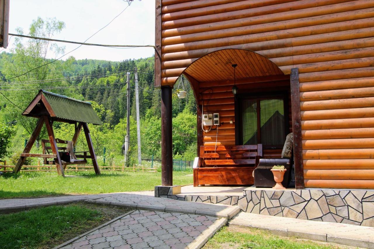 Cottage "Kliverent" Jaremtsche Exterior foto
